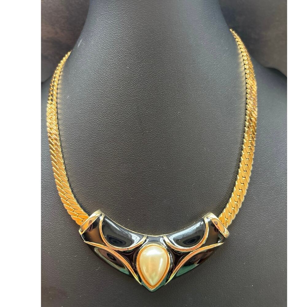 1980 STATEMENT - Vintage Herringbone Gold Tone Faux Pearl & Black Enamel Choker
